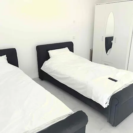 Cozy & Warm In Λεβερκούζεν